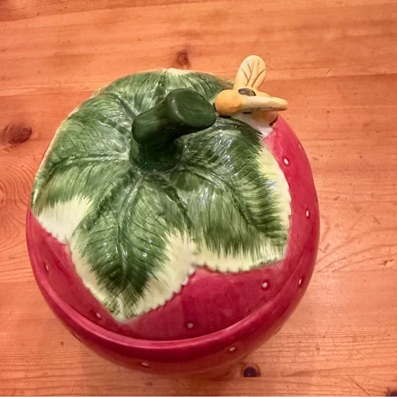 Vintage Kate Williams Global Design Connections Ceramic Strawberry Jar with Bee - Picture 8 of 8